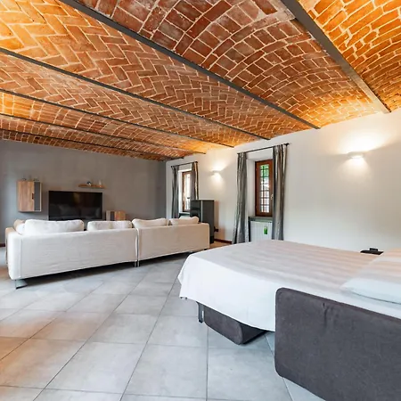 Exclusive With Swimming Pool And Tennis Area Corsione