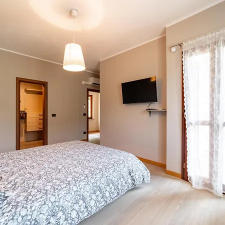 Exclusive With Swimming Pool And Tennis Area